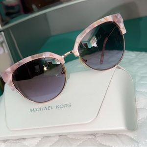 MICHAEL KORS rose gold sunglasses. Pink tortoise pattern